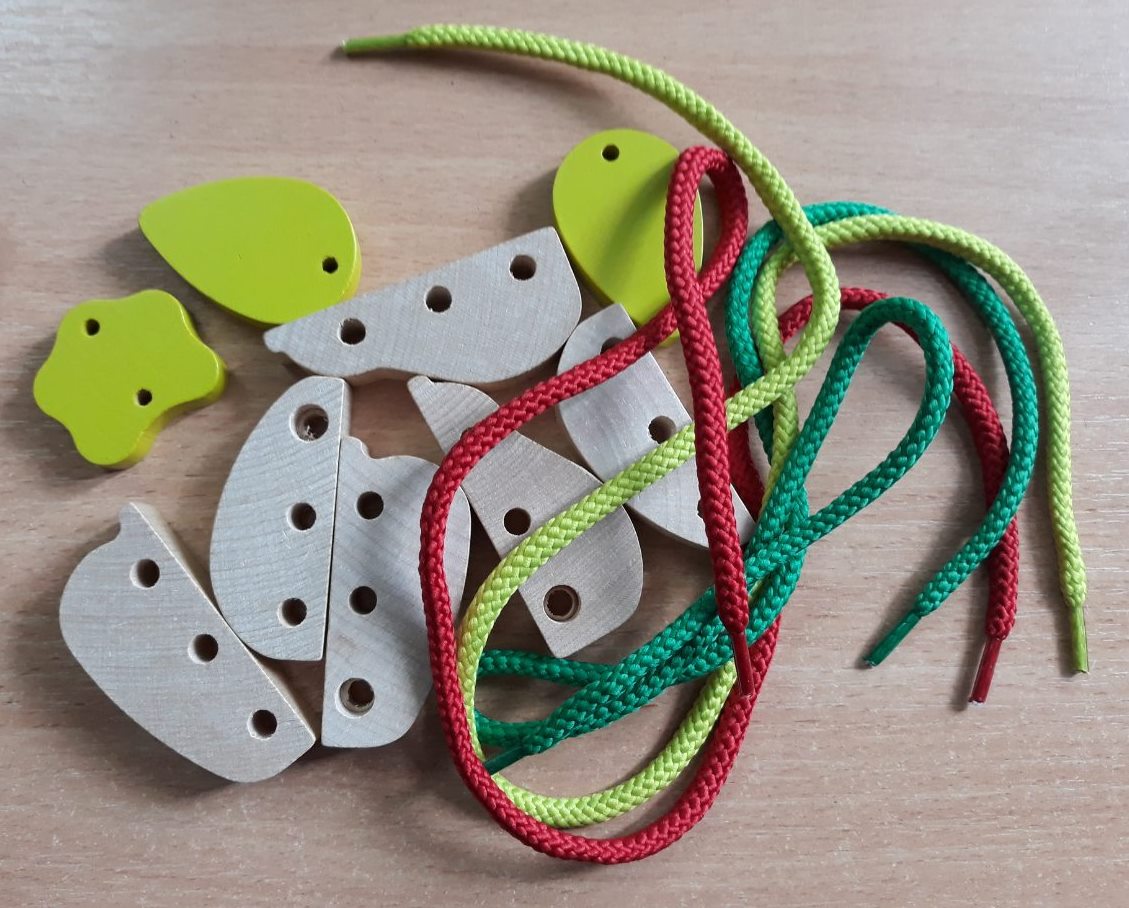 Розвиваюча гра-вязанка 